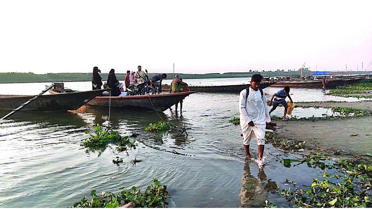 তেল সংকটে যমুনায় নৌ চলাচল ব্যাহত, দুর্ভোগে ৩০ গ্রাম