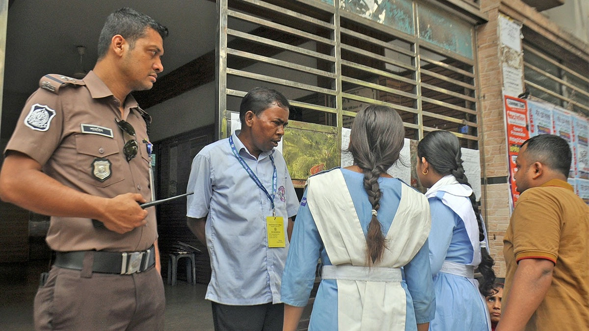 প্রথম দিনেই বহিষ্কার ৬ এসএসসি পরীক্ষার্থী