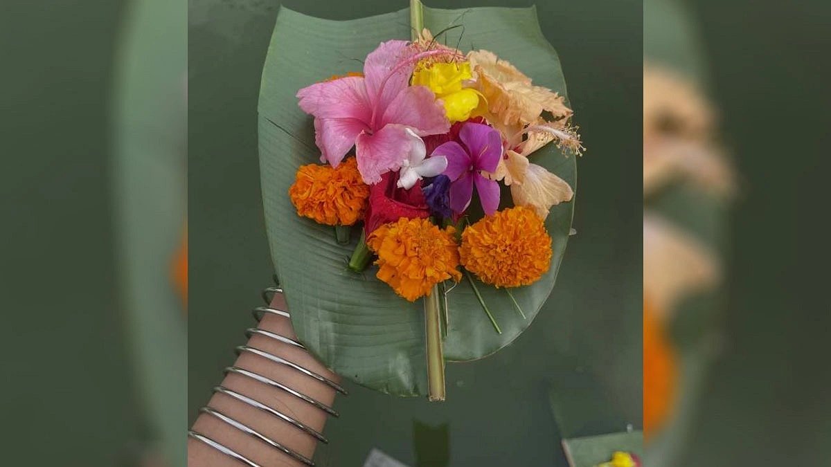 পুরাতন বছরের গ্লানি মুছে নতুন বছর যেন শুভ হয় সেই প্রার্থনা গঙ্গা দেবীর কাছে