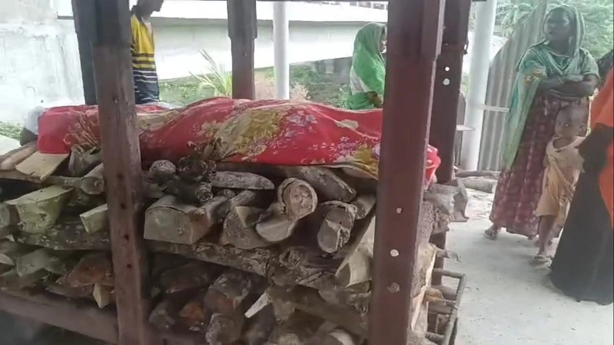 দাফন না দাহ প্রশ্নে উত্তেজনা, মরদেহ হেফাজতে নিল পুলিশ