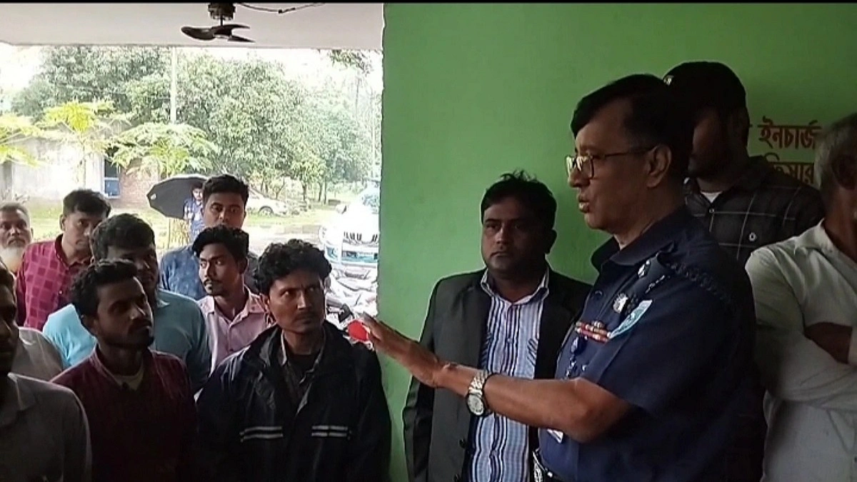 বিএনপি নেতার চাঁদাবাজির অভিযোগে উত্তপ্ত কাহারোল, থানায় জনতার বিক্ষোভ