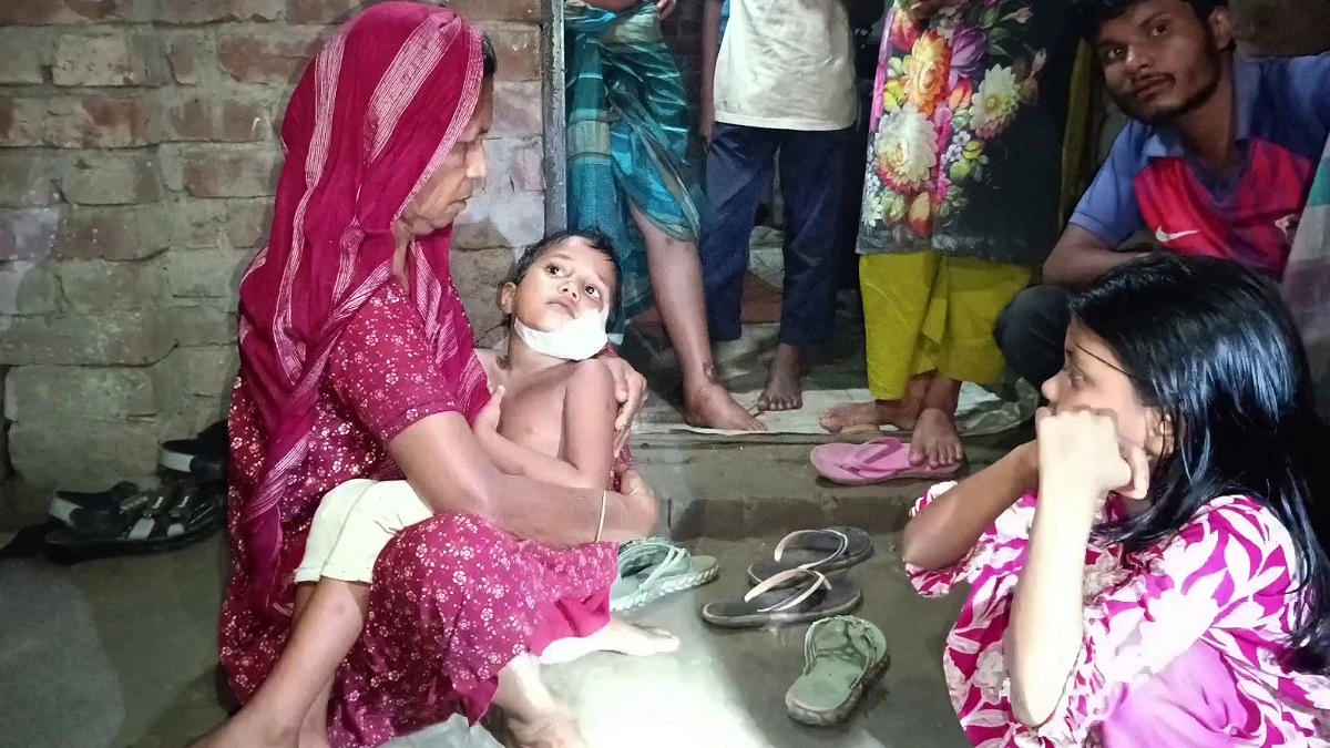একই গ্রামে প্রতি বছর শিয়ালের থাবা, একটুর জন্য বাঁচল জোনাকি
