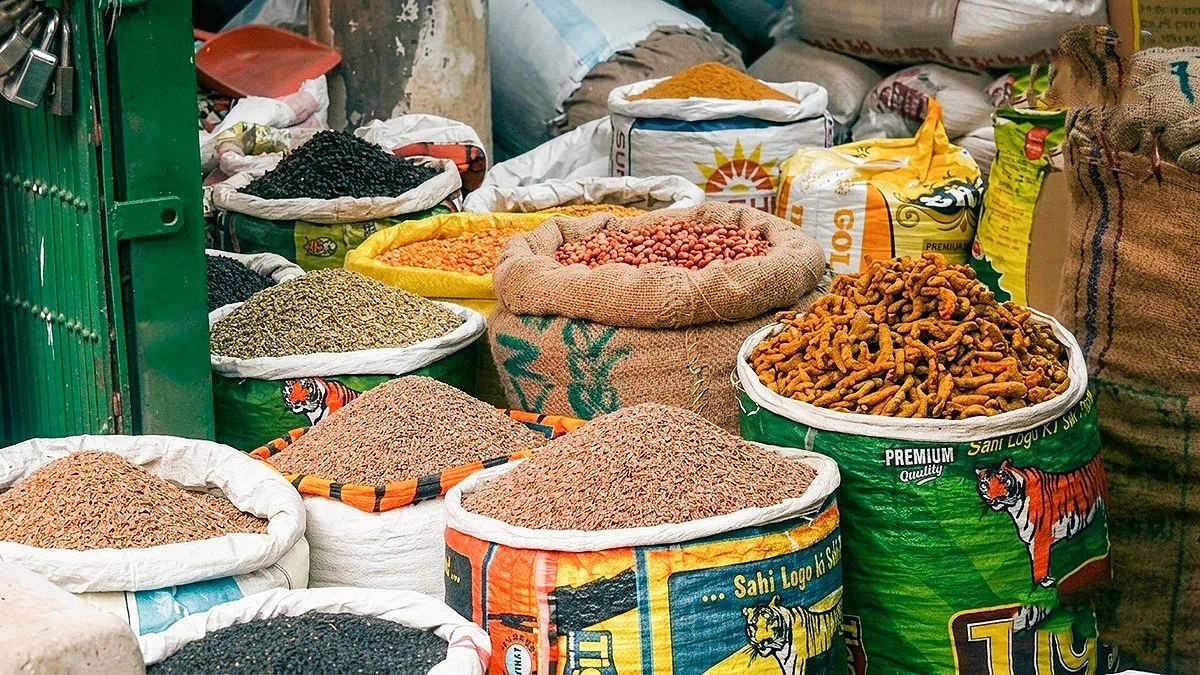 খাতুনগঞ্জে মসলার ভরা বাজার, নেই ক্রেতার দেখা