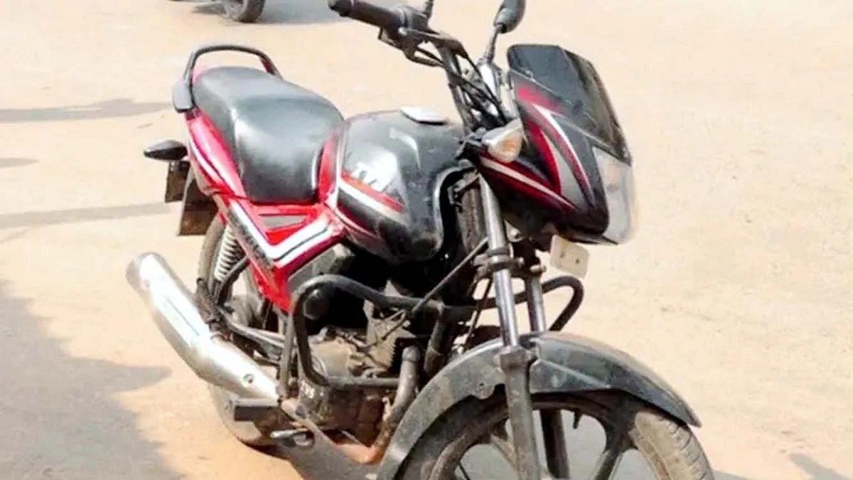 তেলের লাইনে রেখে যাওয়া বাইক, ১২ দিনেও মেলেনি মালিকের খোঁজ
