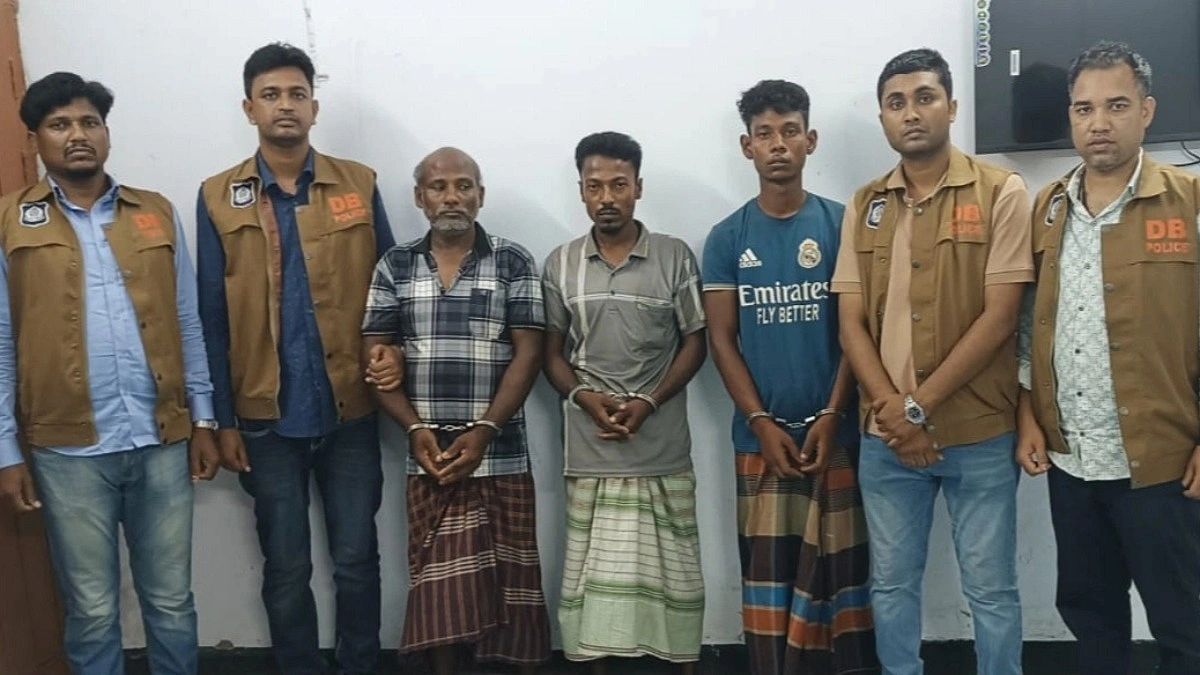 নওগাঁয় একই পরিবারের চারজনকে গলাকেটে হত্যার ঘটনায় ভাগ্নেসহ রিমান্ডে দুই