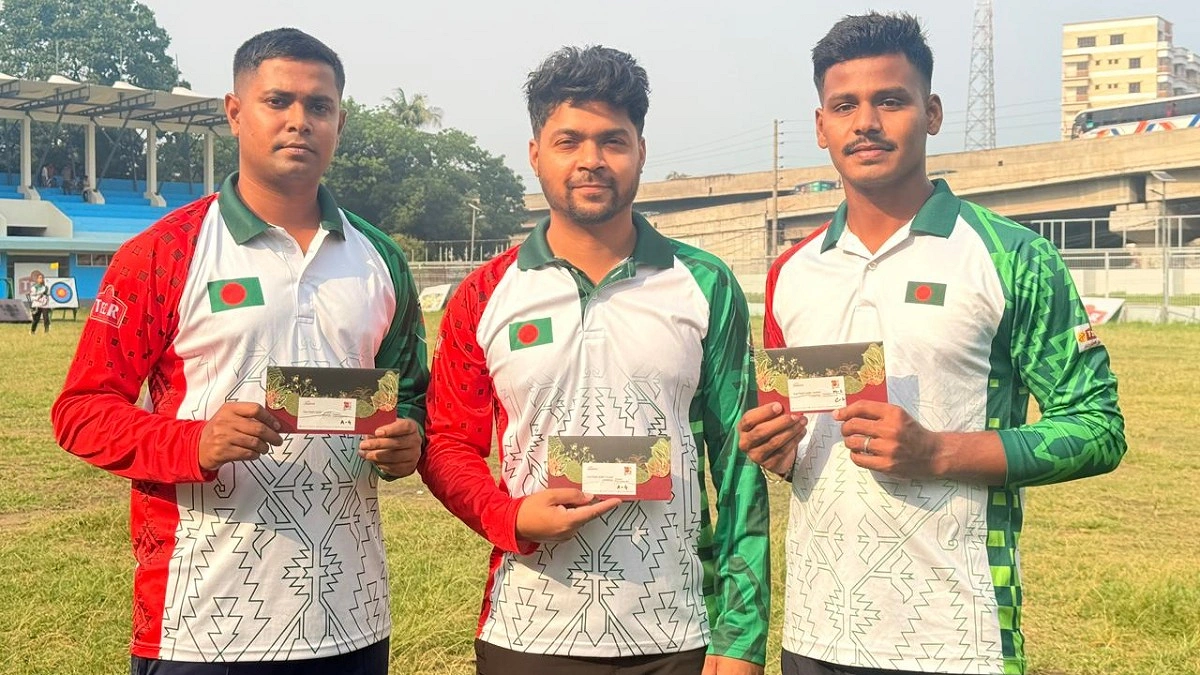 কম্পাউন্ড এককে টিকে আছেন ঐশ্বর্য্য