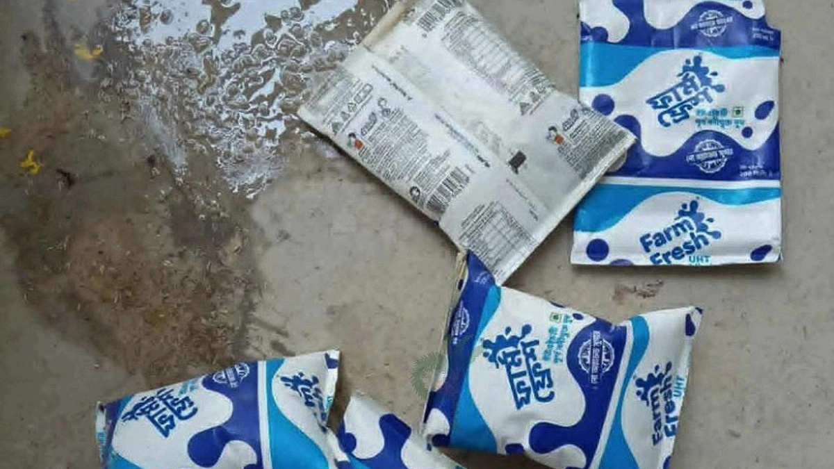 যশোরে মিড-ডে মিলের দুধের প্যাকেটে পোকা