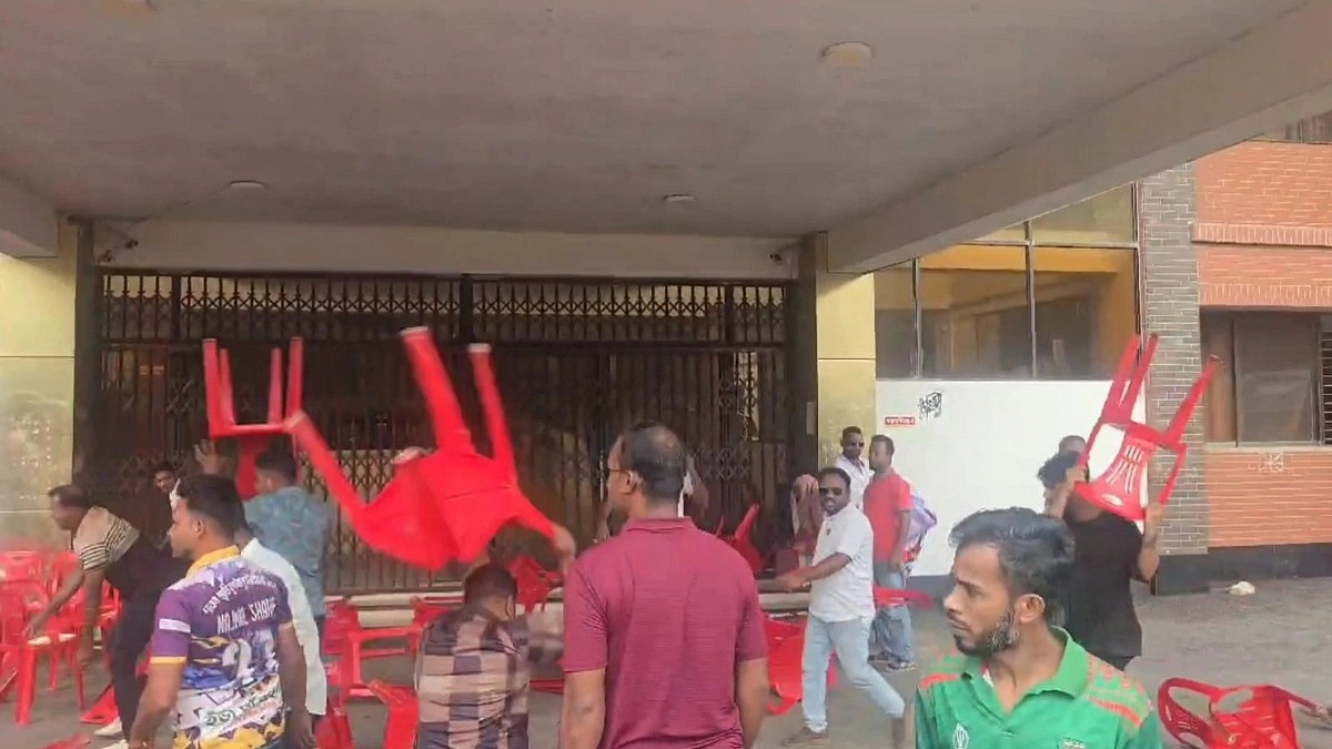 ভিসি অপসারণ দাবির কর্মসূচিতে হামলা, ক্যাম্পাসে উত্তেজনা