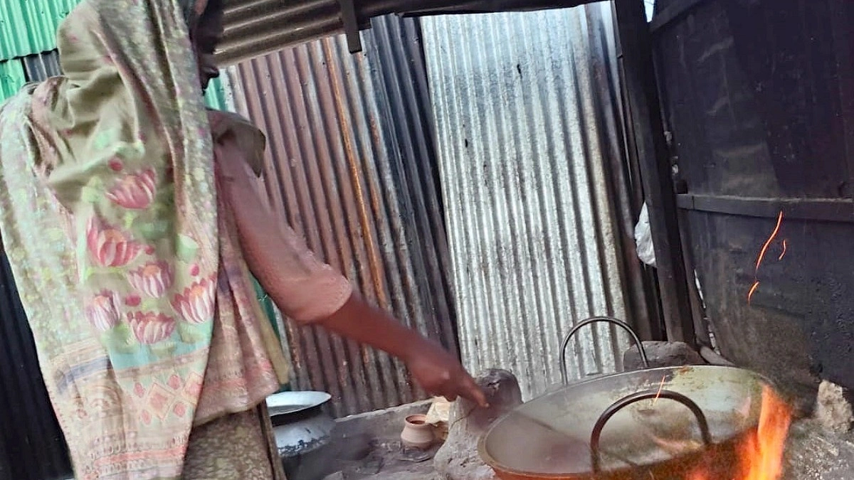 আগুন, ধোঁয়া আর ২০০ টাকার জীবন