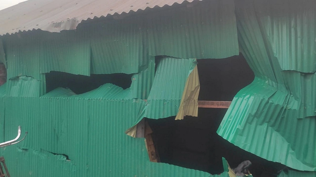 শ্রীপুরে ‘মাদক কারবারির’ বাড়ি ভাঙচুর