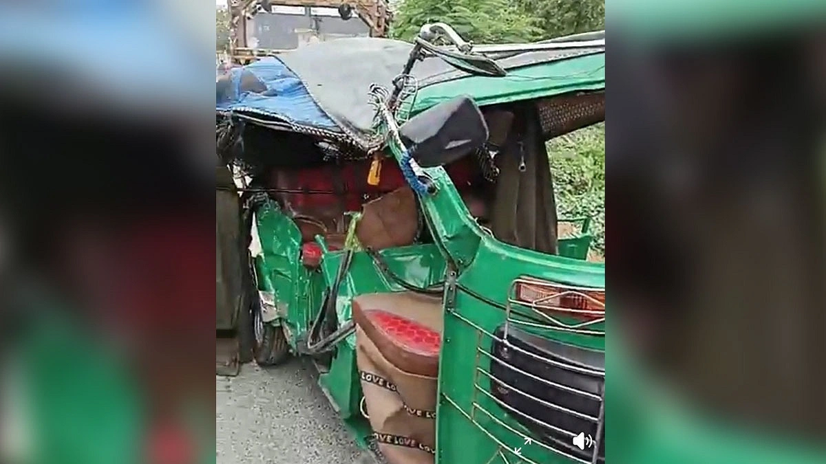 নওগাঁয় সড়কে শিক্ষিকার মৃত্যু, স্কুলে প্রাণ গেল ছাত্রীর