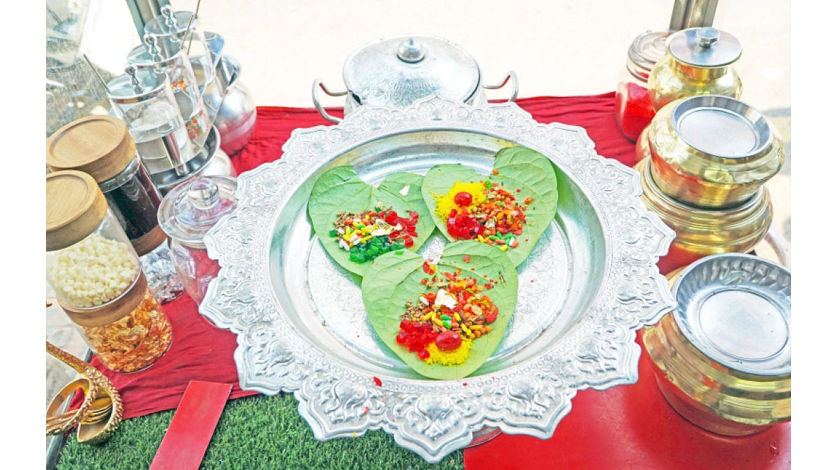 লাভলেনের বাহার পান!