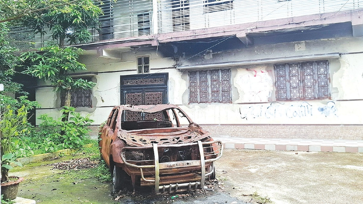 ক্ষমতার উঠানে এখন ভয়