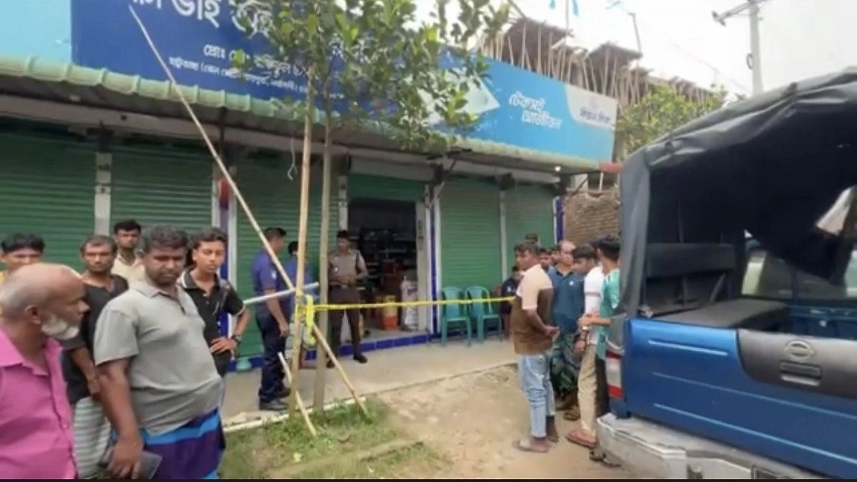 নরসিংদীতে টাইলস ব্যবসায়ীকে কুপিয়ে হত্যা