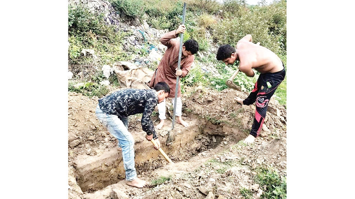 ২৫১ বেওয়ারিশ লাশ দাফন আজহারের