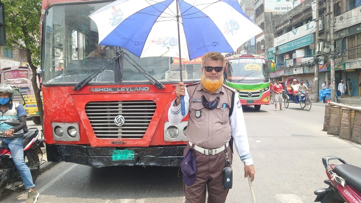 অন্যের আনন্দেই যাদের আনন্দ