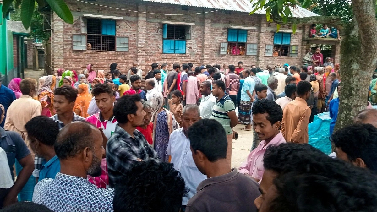 চিরিরবন্দরে বাবা ও সৎ ভাইকে ‘জমির বিরোধে হত্যা’
