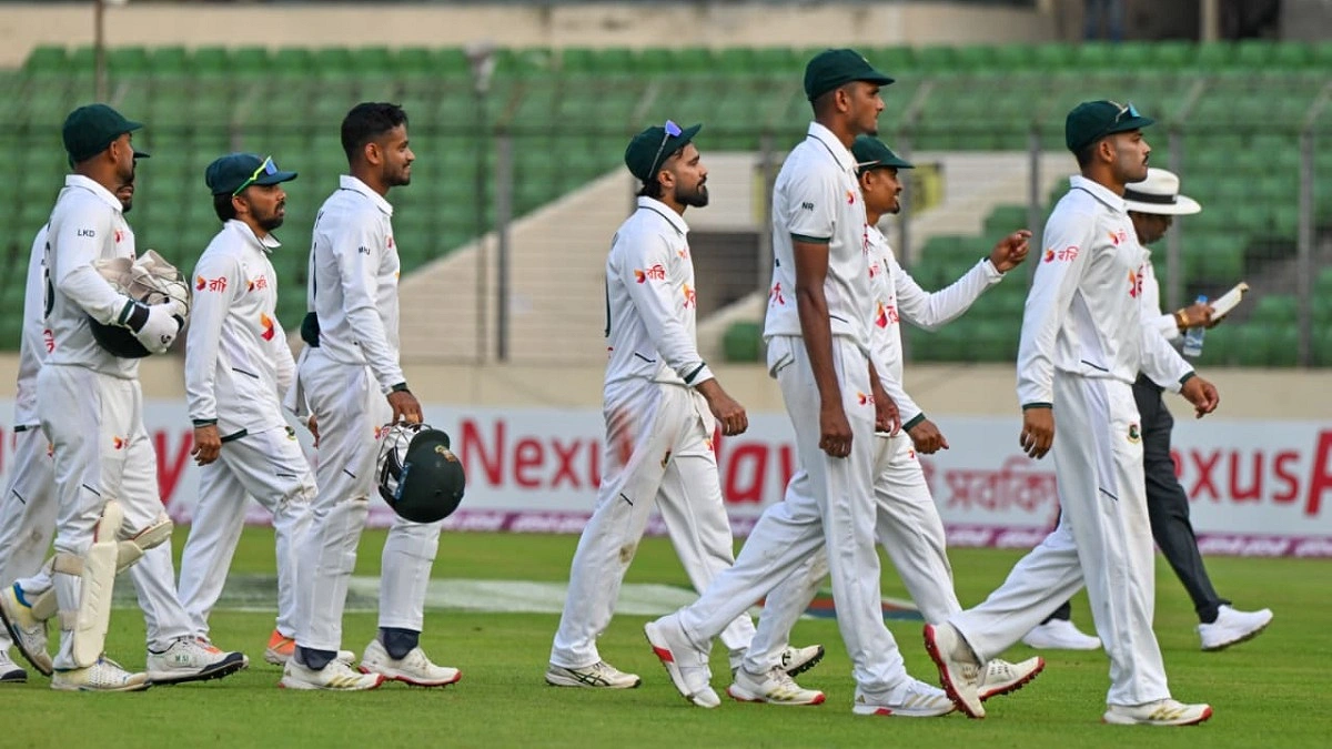 ব্যাটিংয়ের পর বোলিংয়েও হতাশা, দিনটা বাংলাদেশের হলো না