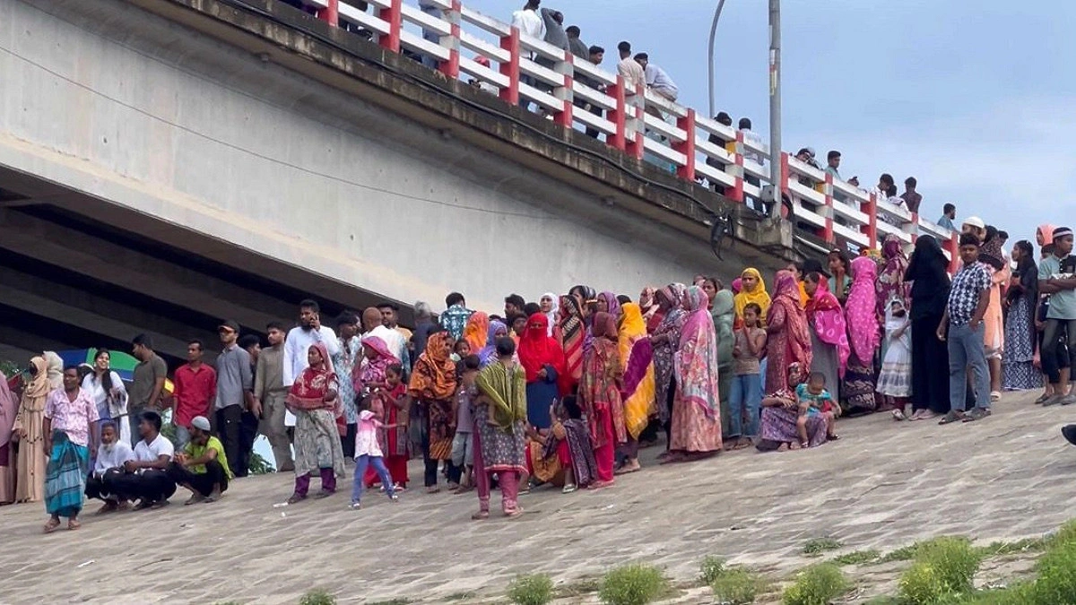 গড়াই নদীতে শিশুকে ফেলে মায়ের ঝাঁপ