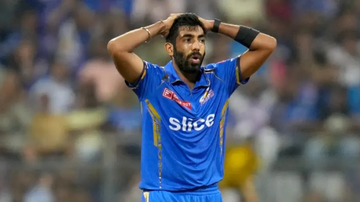 ৮ ম্যাচে ১৩২ গড়ে ২ উইকেট, হলোটা কী বুমরাহর?