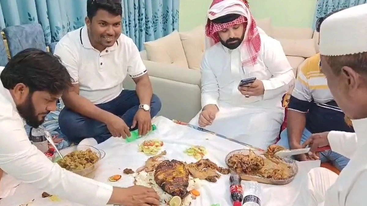 বন্ধুত্বের টানে হেলিকপ্টারে গাজীপুরে সৌদি নাগরিক, মুগ্ধ আতিথেয়তায়