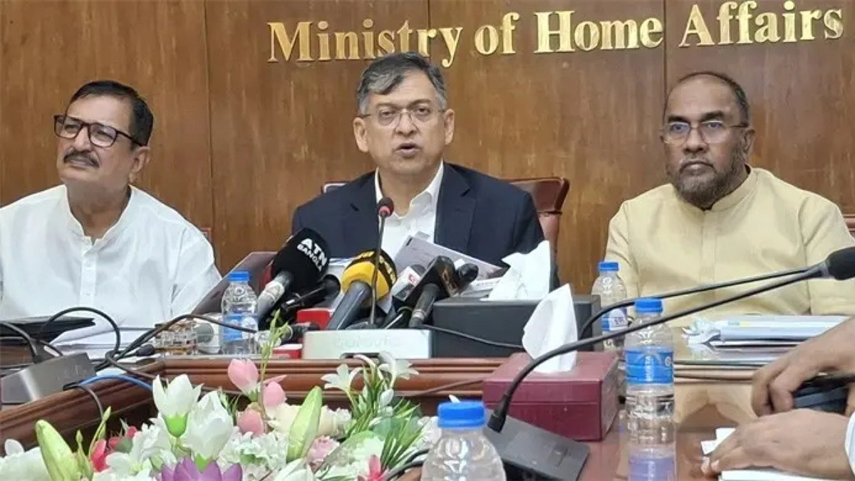 পুলিশে শৃঙ্খলা ফেরায় পর্যায়ক্রমে সেনা প্রত্যাহার করবে সরকার