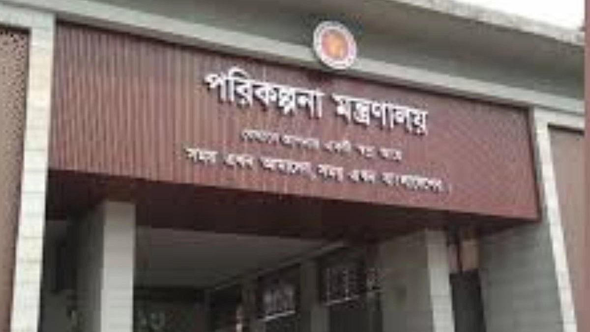 অতিরিক্ত সচিবের অতিরিক্ত গাড়িপ্রেম