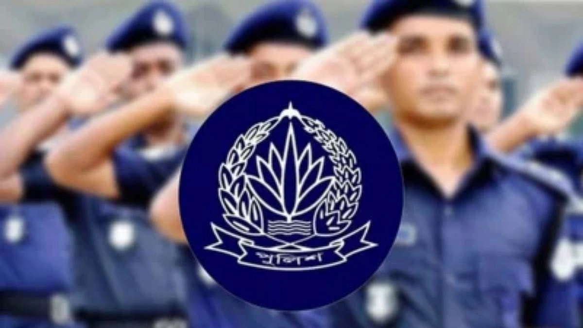 পুলিশের পোশাকে পরিবর্তন : শার্ট আগেরটাই, প্যান্ট খাকি
