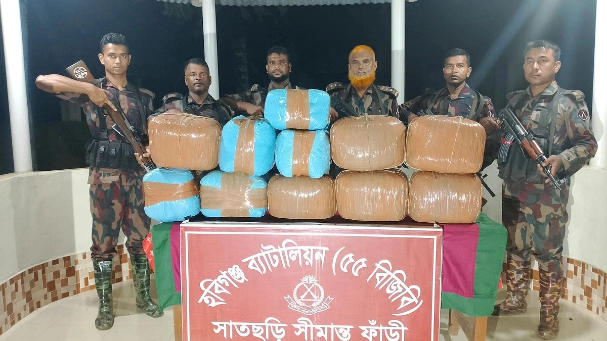 সীমান্তে ফেলে যাওয়া ৫২ কেজি গাঁজা উদ্ধার করল বিজিবি