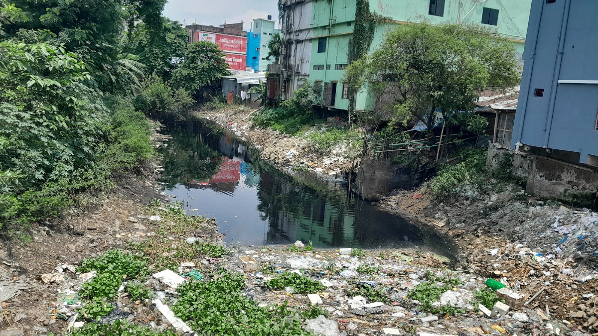 খরস্রোতা খাল নাকি ময়লার ভাগাড়!