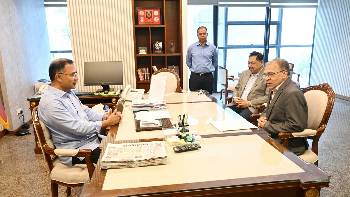 প্রধানমন্ত্রীর সঙ্গে ড. ইফতেখারুজ্জামানের সাক্ষাৎ