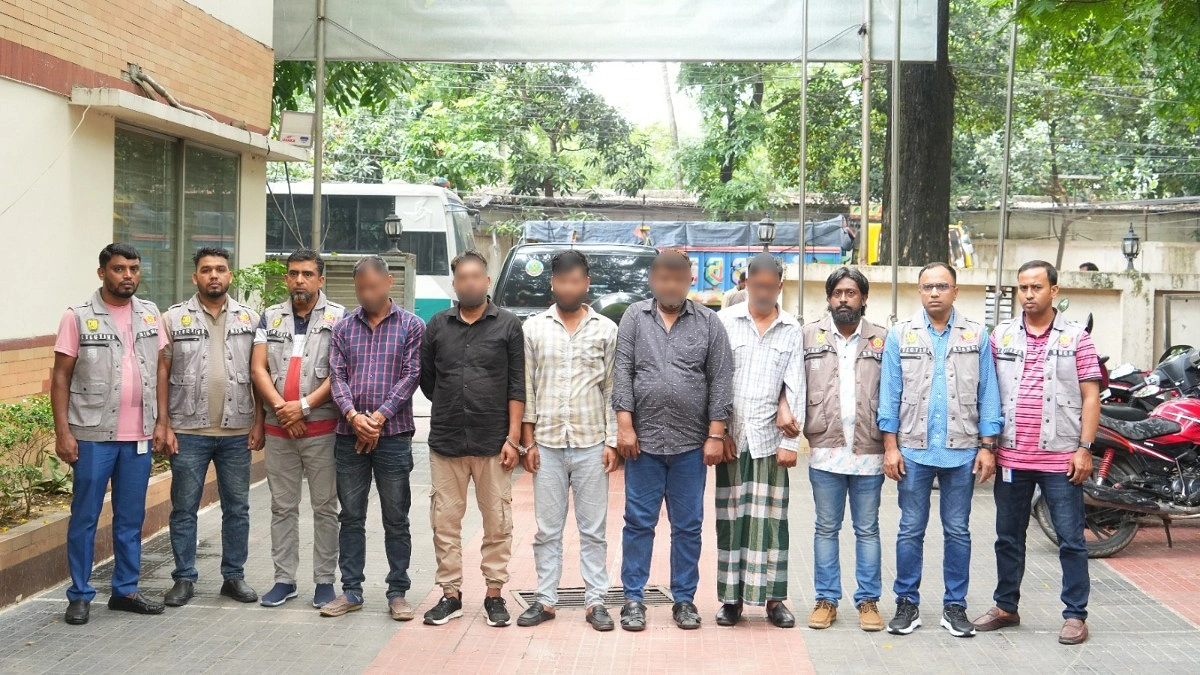 ডাকাতির পরিকল্পনা করছিল দলটি, ডিবির অভিযানে গ্রেপ্তার ৫