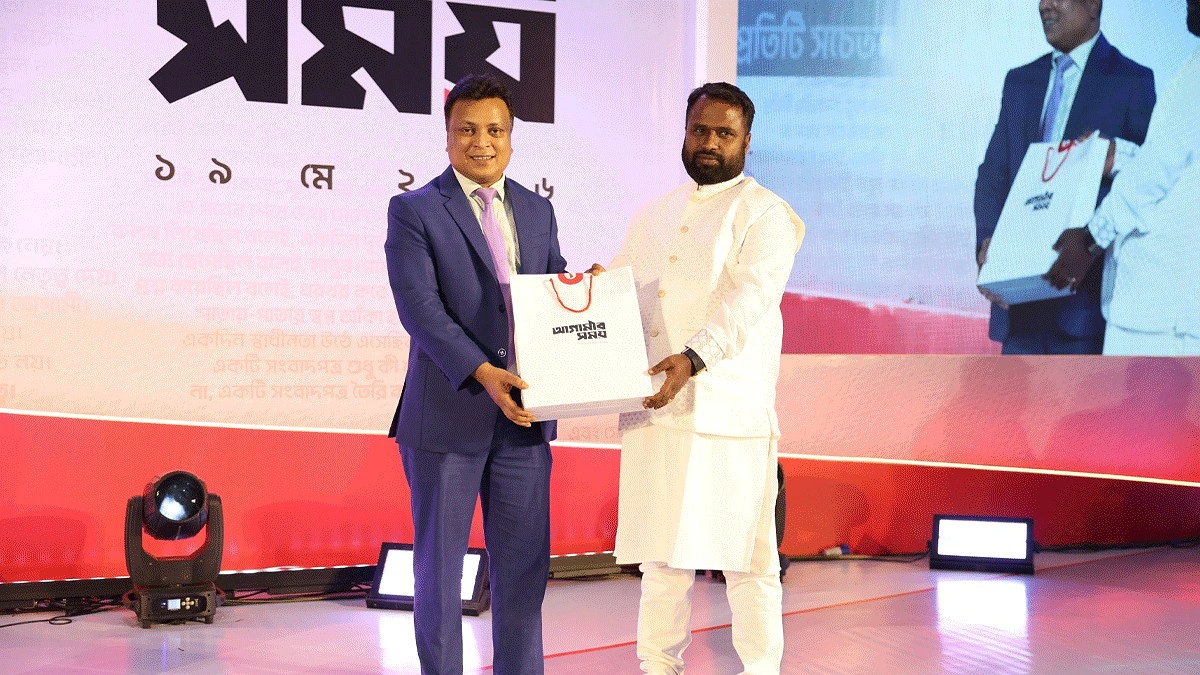 ১০৮ এতিম কন্যার বাবা রুবেলকে সম্মাননা দিলেন সম্পাদক মোস্তফা মামুন