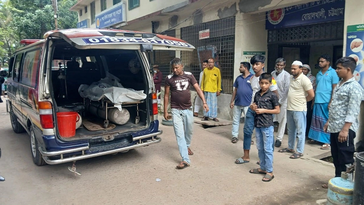 খুঁটিতে বেঁধে ৫ ঘণ্টা বেধড়ক পিটুনি, প্রাণ গেল ‘চোরের’