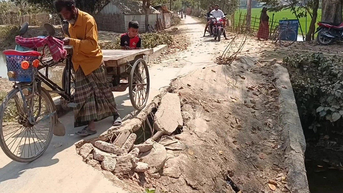 প্রতিশ্রুতির পর প্রতিশ্রুতি, ভেঙে পড়া ব্রিজ নির্মিত হয়নি দুই বছরেও