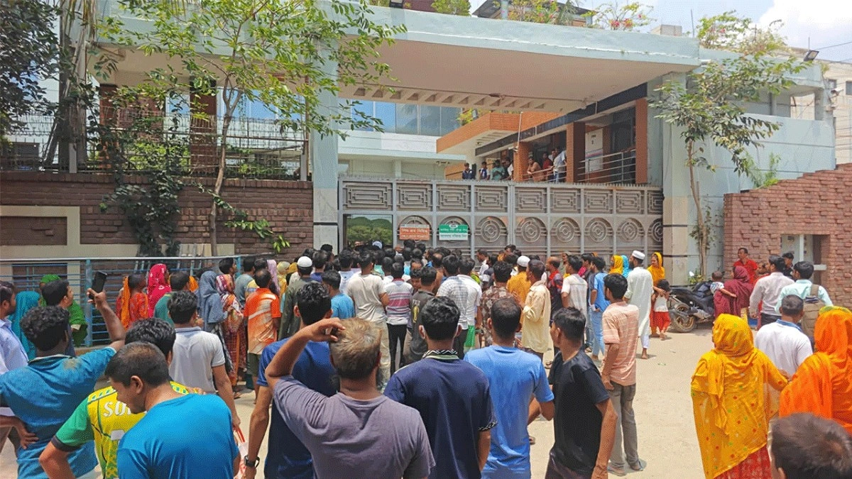 ফতুল্লায় কারখানার স্টোররুমে ঝুলছিল কর্মকর্তার দেহ