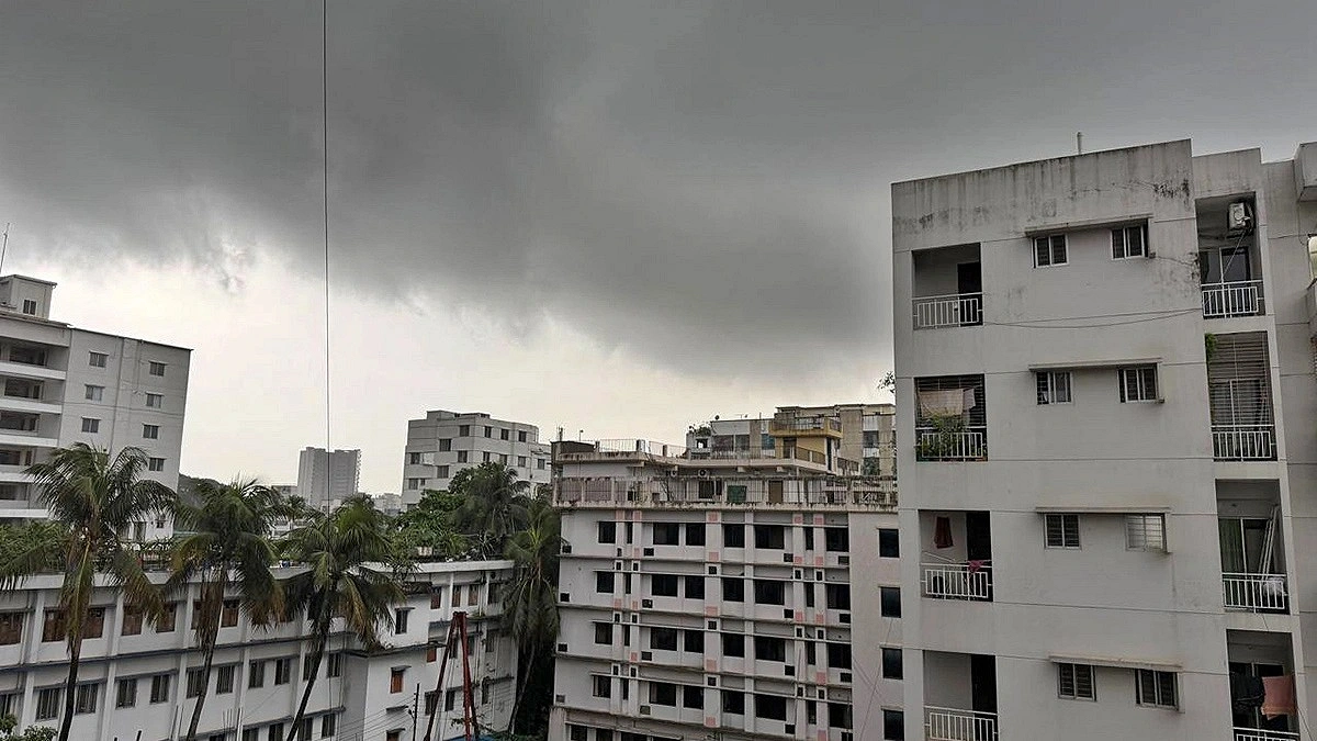 সকালে ঝলমলে রোদ, দুপুরে ঝিরি ঝিরি বৃষ্টি
