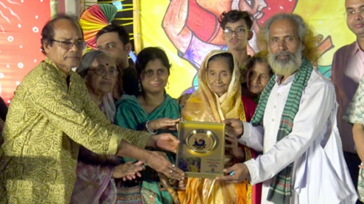 নারায়ণগঞ্জে উন্মেষের উৎসবে মুগ্ধতা ছড়ালেন কাঙালিনী সুফিয়া