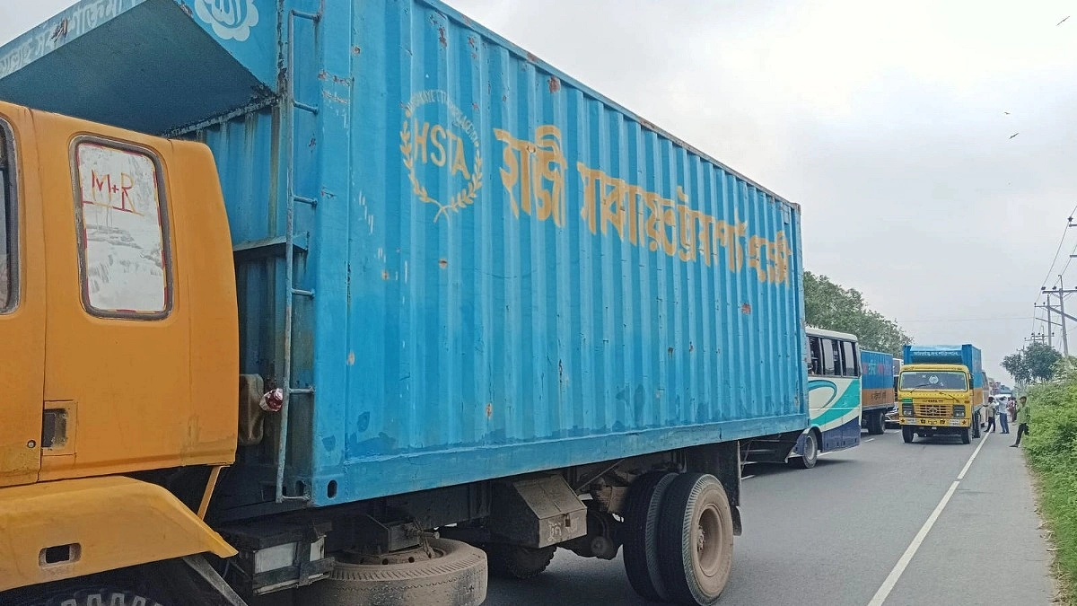 কুমিল্লায় ১০ কিলোমিটার যানজট, দুর্ভোগে যাত্রীরা