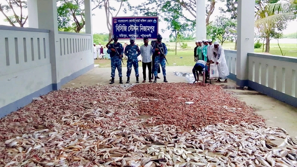 ৩৯ লাখ টাকার সামুদ্রিক মাছ জব্দ, দেওয়া হলো এতিমখানা-মাদরাসায়