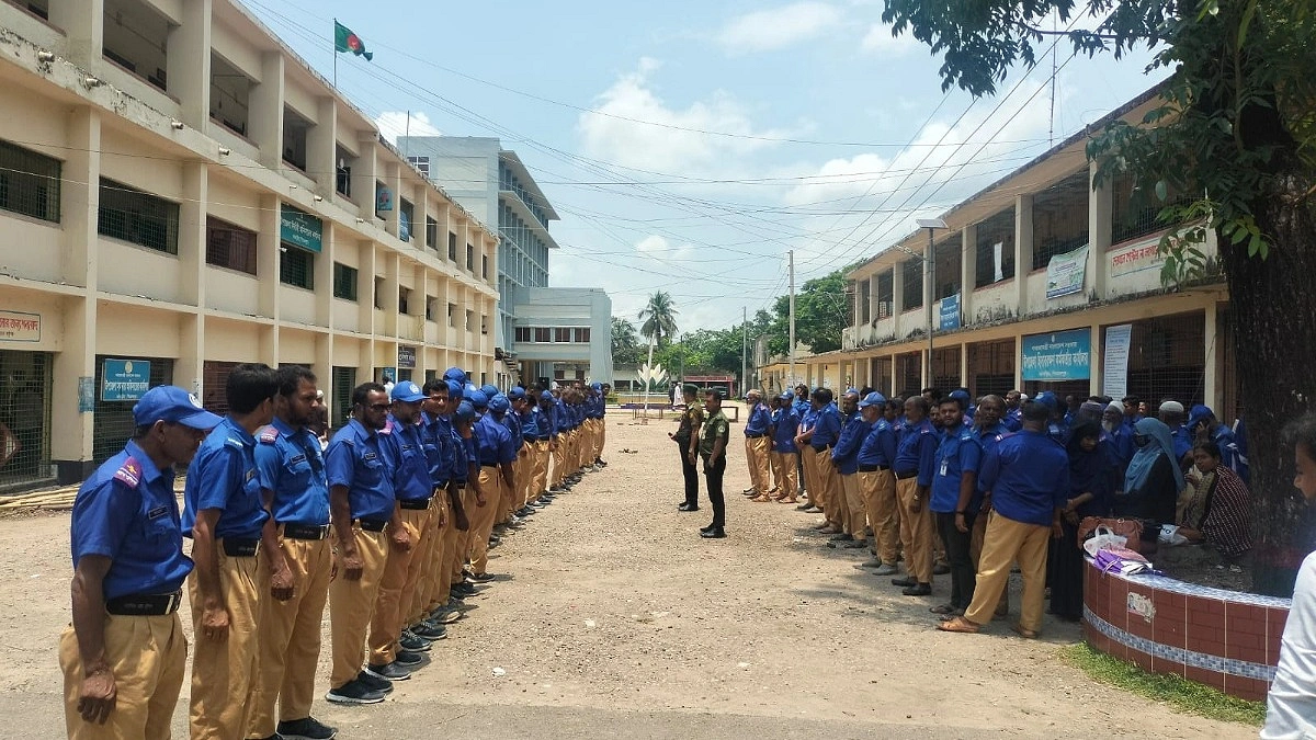 মঠবাড়িয়ায় গ্রাম পুলিশ সমাবেশ
