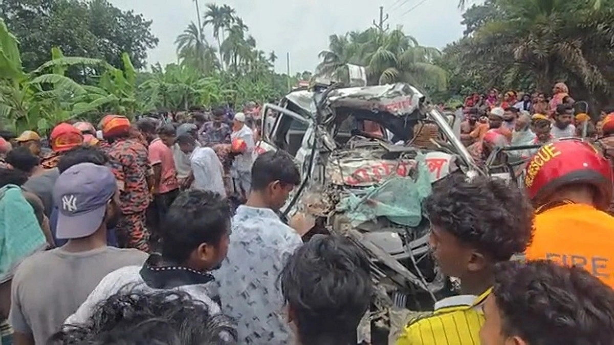 চিকিৎসা করাতে গিয়ে পথেই নিভল পরিবারের ৪ প্রাণ