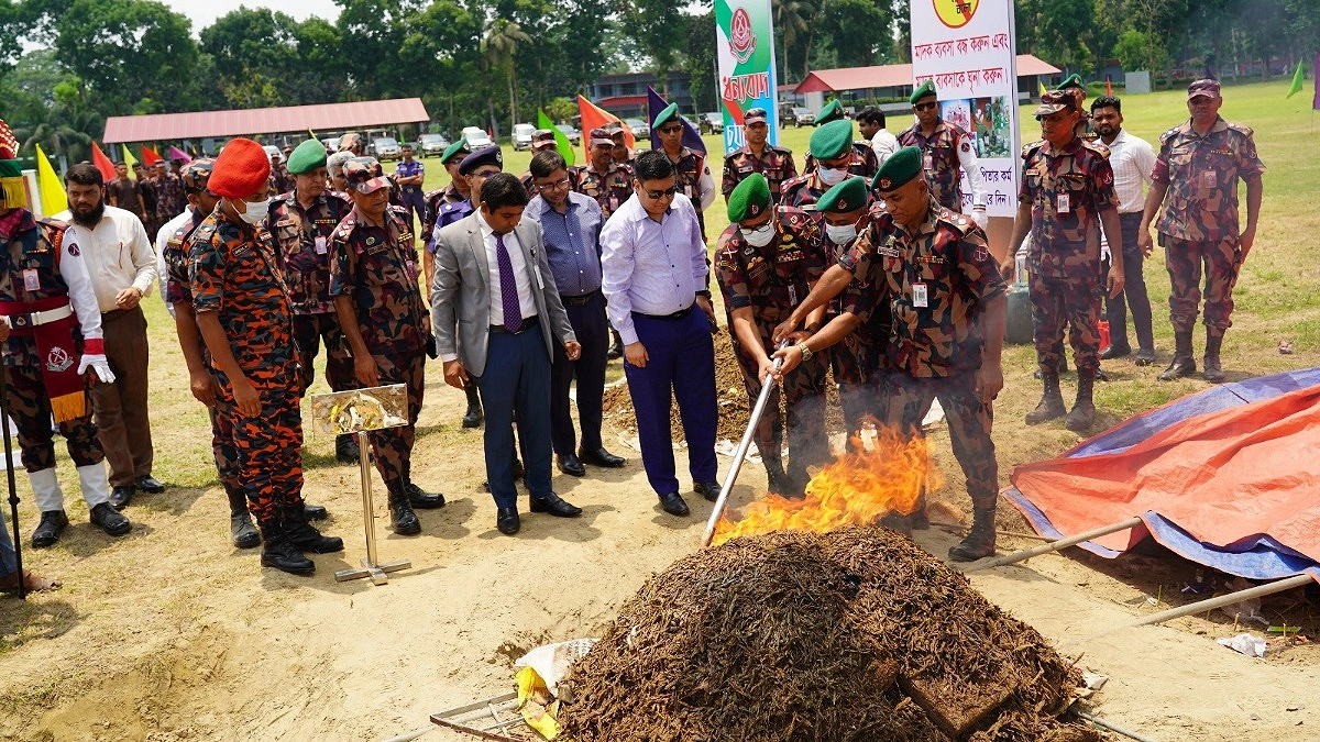 চুয়াডাঙ্গায় ৩ কোটি টাকার মাদক ধ্বংস, আটক ৪৯
