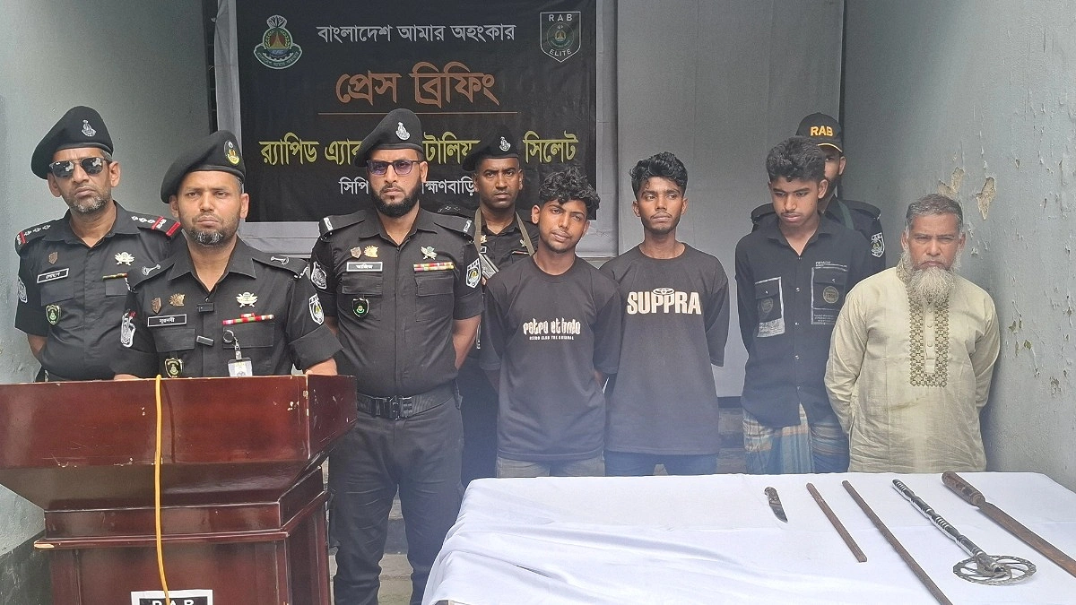 র‍্যাবের ওপর ‘ডাকাতের’ হামলায় আটক ৫