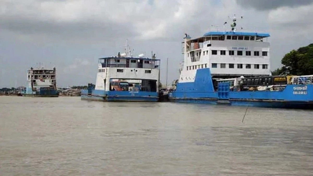 কালবৈশাখীতে পাটুরিয়া-দৌলতদিয়ায় ফেরি চলাচল বন্ধ, ভোগান্তিতে ঘরমুখো মানুষ