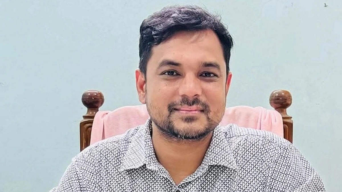 সাভার সাব-রেজিস্ট্রার জাকিরের বিরুদ্ধে বিভাগীয় মামলা