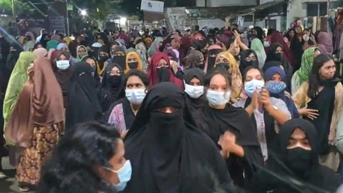 শিক্ষার্থীদের আন্দোলনে উত্তাল তিতুমীর কলেজ