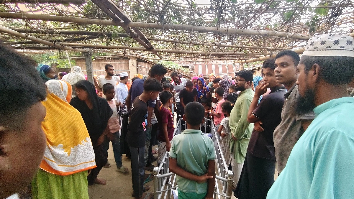 দামুড়হুদায় ত্রিমুখী সংঘর্ষে স্কুলছাত্র নিহত