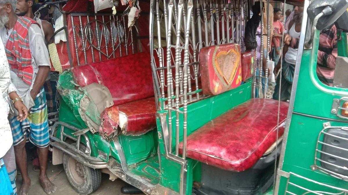 ময়মনসিংহে অটোরিকশায় পিকআপের ধাক্কা, বাবা-ছেলে নিহত