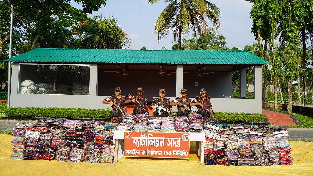 সীমান্তে বিজিবির অভিযান, ৯৬ লাখ টাকার ভারতীয় শাড়ি জব্দ